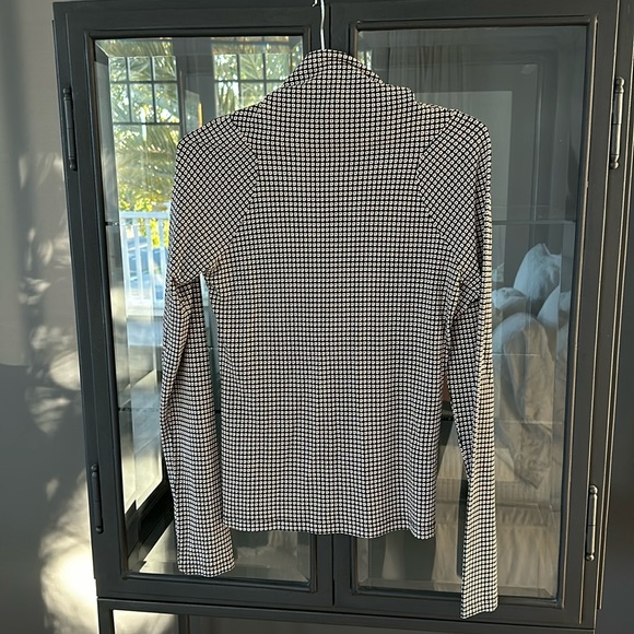 Rag and bone Shaw turtleneck. - Picture 1 of 3